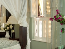 bedroom-tier-on-tier-shutters-open