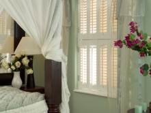 bedroom-tier-on-tier-shutters